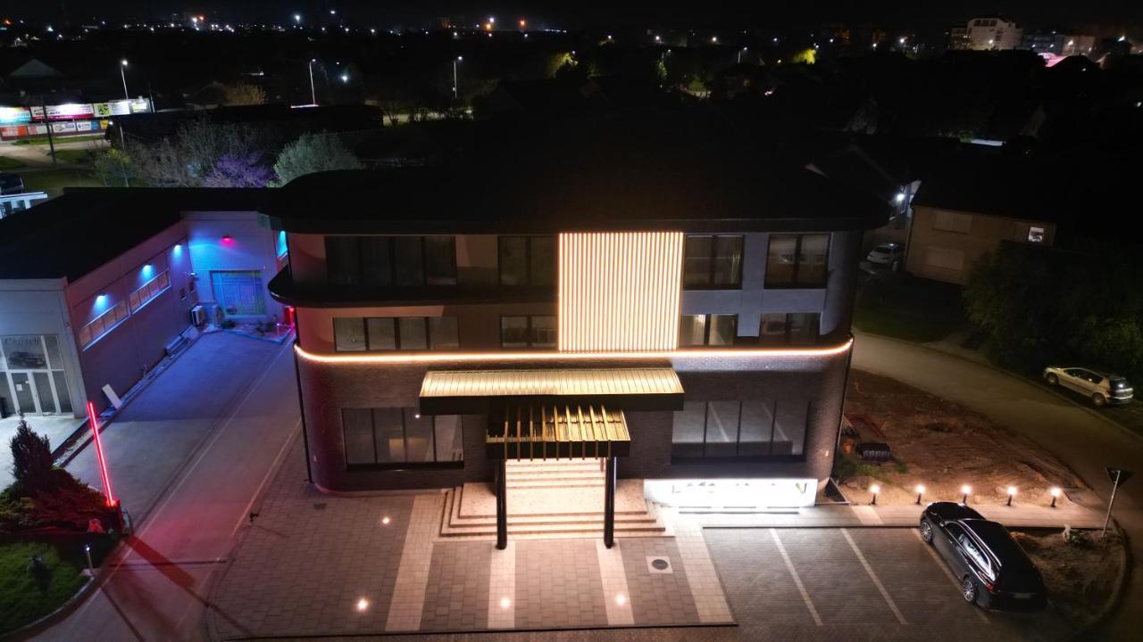 Hotel Gracian Sremska Mitrovica Exteriér fotografie
